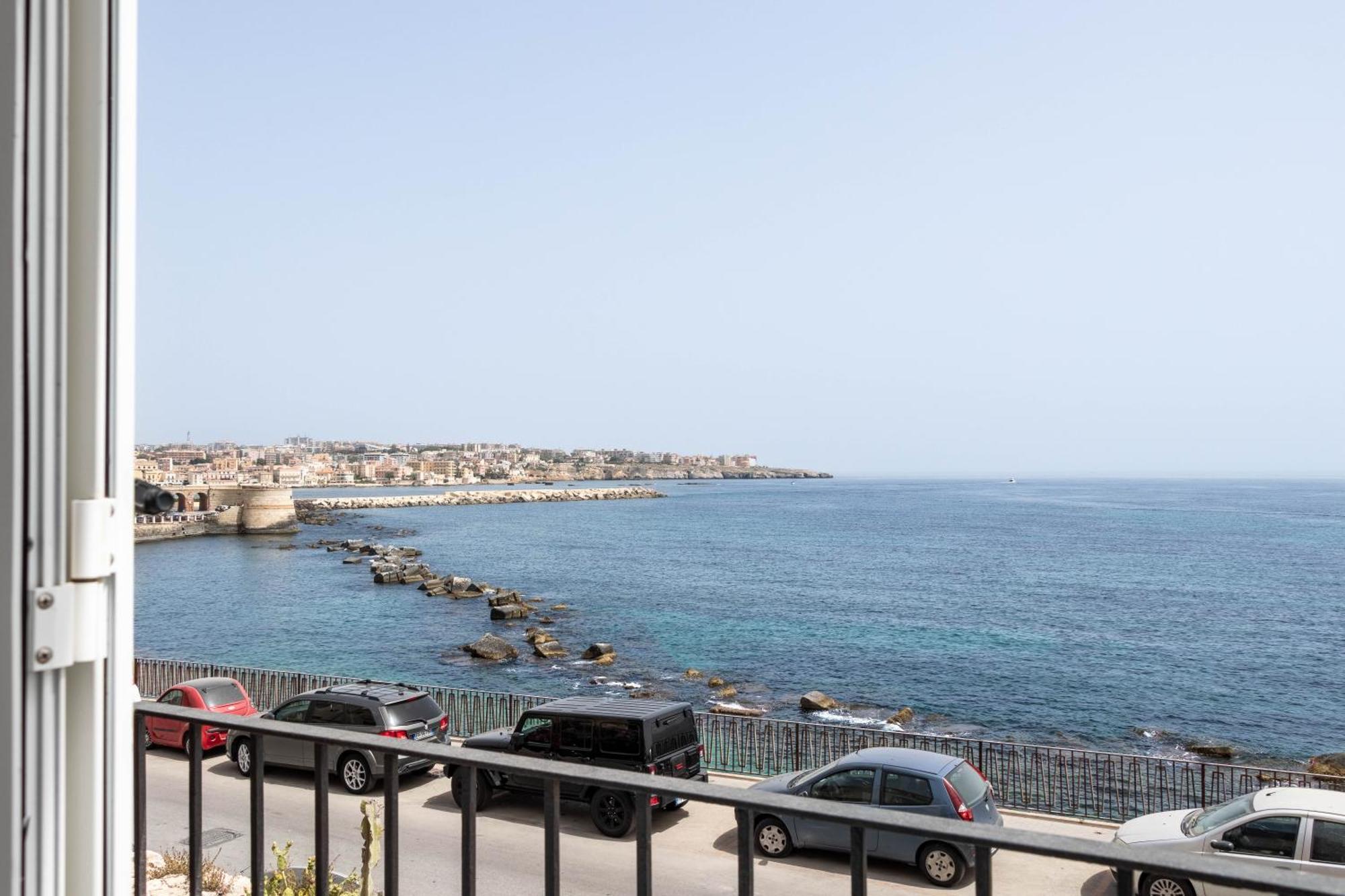 Fronte Mare Apartments & City Views Syracuse Bagian luar foto