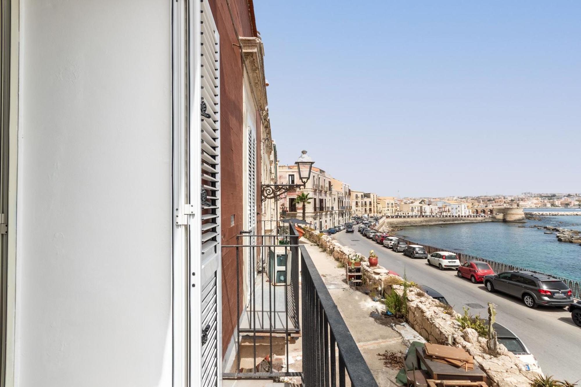 Fronte Mare Apartments & City Views Syracuse Bagian luar foto