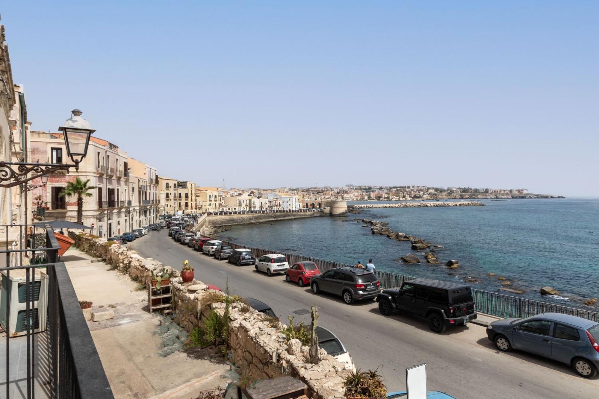Fronte Mare Apartments & City Views Syracuse Bagian luar foto