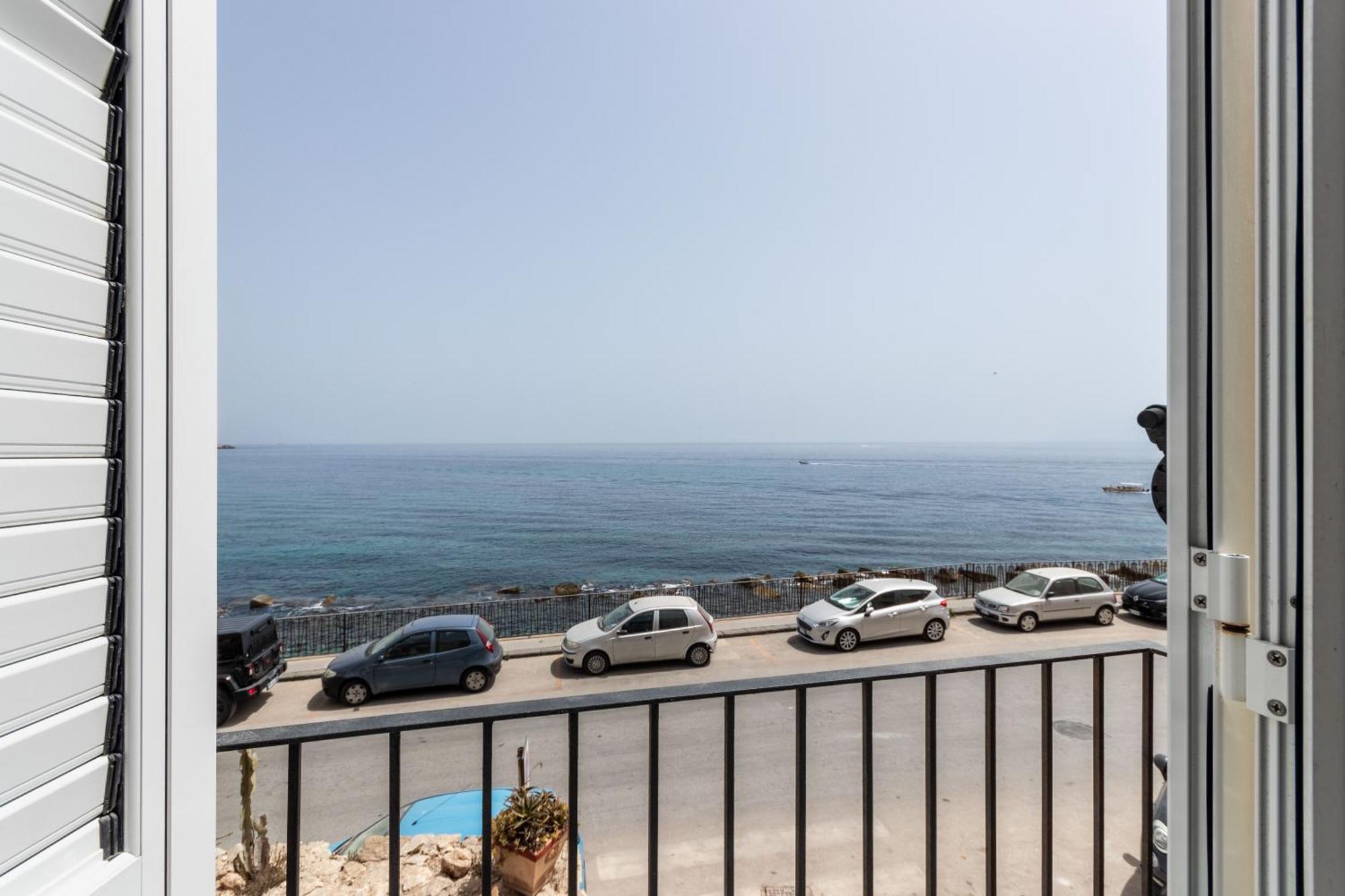 Fronte Mare Apartments & City Views Syracuse Bagian luar foto
