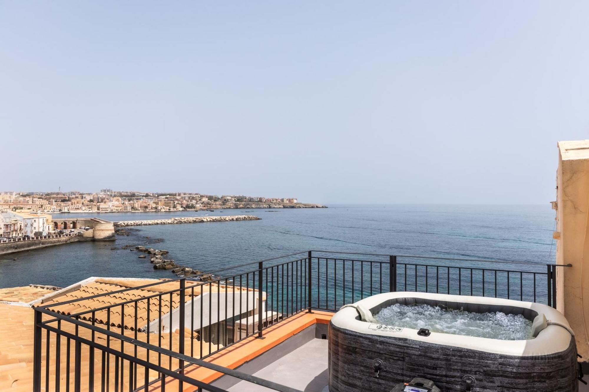 Fronte Mare Apartments & City Views Syracuse Bagian luar foto